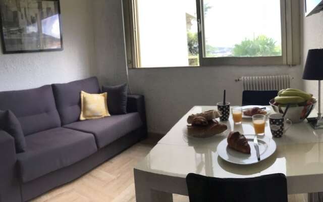 Studio in upscale residence by Weekome