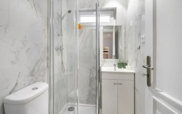 Chic & Stylish Retreat In Estoril'S Finest Location