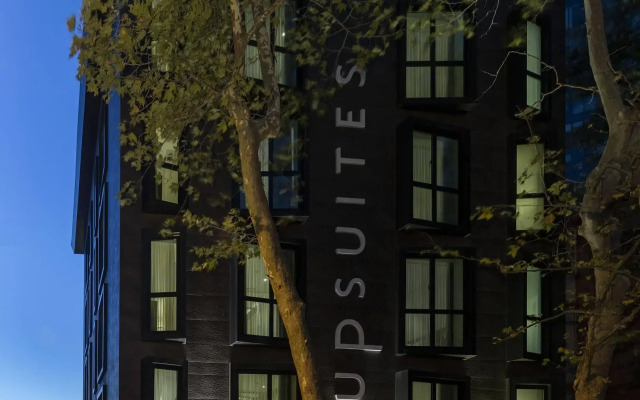 Upsuites Hotel
