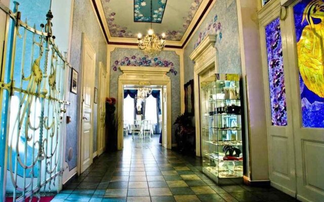 William Sivek Hotels