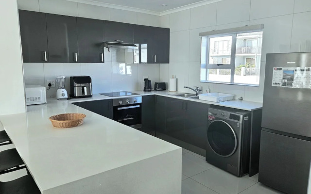 Dolphin Ridge Seaside Apartment