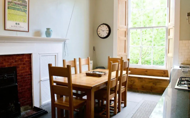 4 Bedroom Georgian Flat In New Town