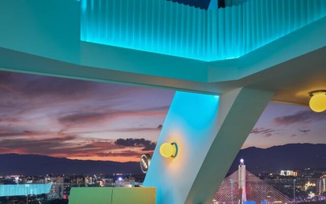 Cháo Chao Skyline River View Art Hotel