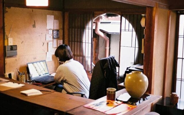 Gojo Guest House Annex - Hostel