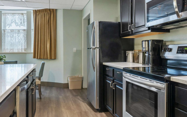 Cherry Tree Inn & Suites