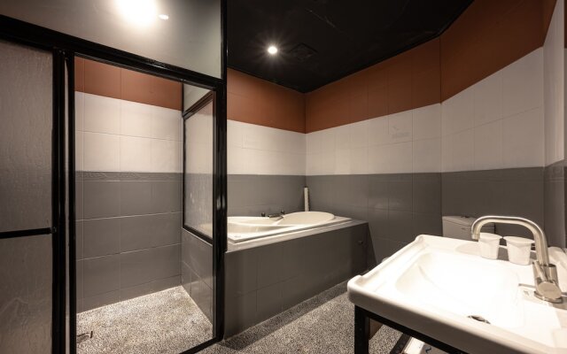 Yilan East Hotel