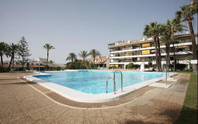 Bright 2 bedroom apt Golden Mile next to beach RDR225