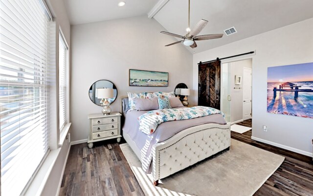 Canal-Front - 3 Br Home