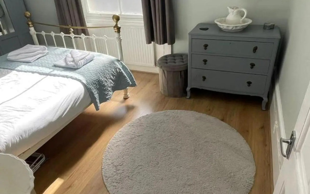 Seascape Retreat with Parking