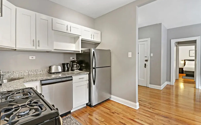 1BR Apt with Modern Elegance in Boystown