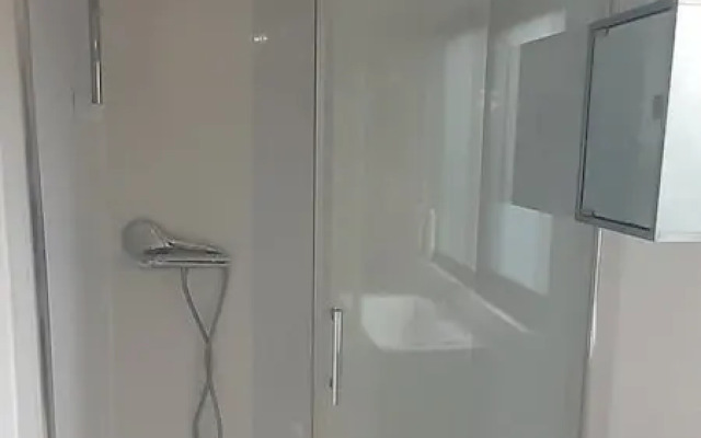 Pet Friendly - 5 Guests - 13 min to the Beach