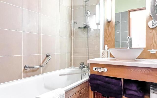 Bright, spacious South-facing 1-bedroom apartment