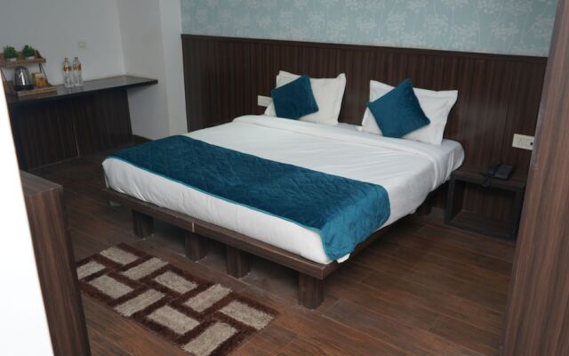 Qotel Hotel Rajouri Garden