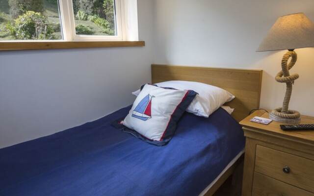 6 Knowle Court