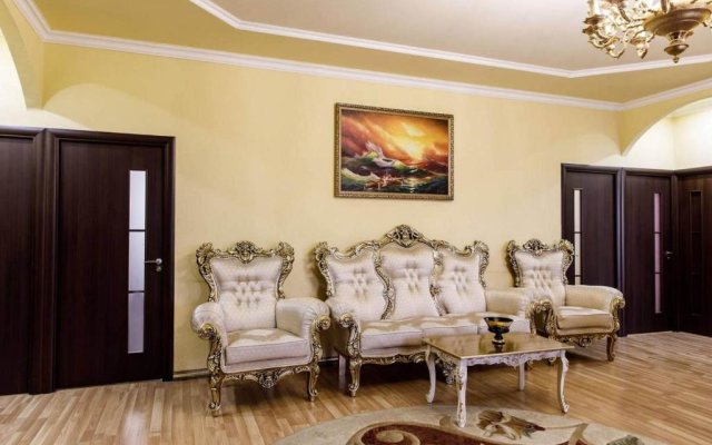 Large 5 Bedroom Luxury Villa