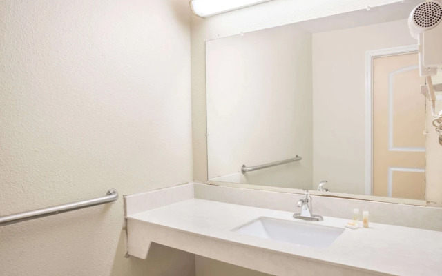 Days Inn Bastrop