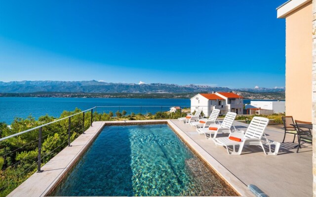 Amazing Home in Novigrad With 5 Bedrooms, Wifi and Outdoor Swimming Pool