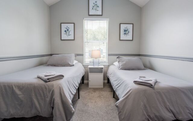 Basketball Court Cozy 3 BR in Decatur