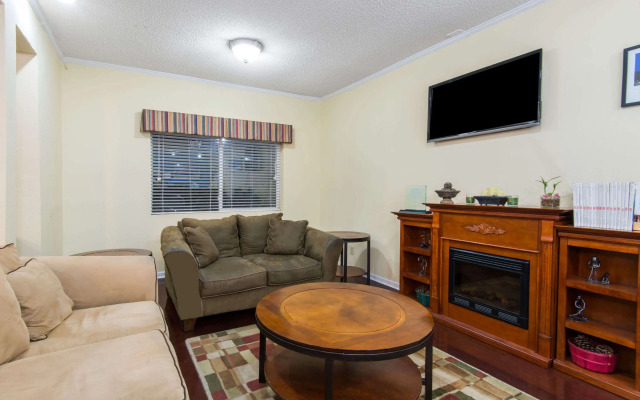 Days Inn by Wyndham Kansas City International Airport