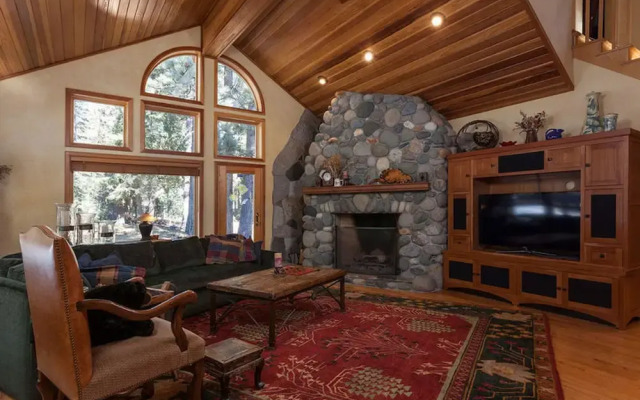 Pine View Lodge by Tahoe Mountain Properties