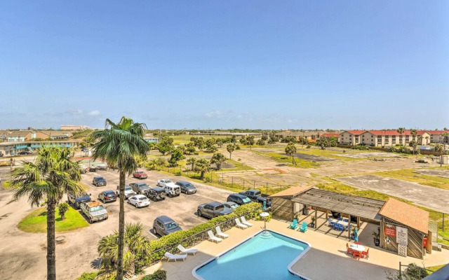 Galveston Oceanfront Condo w/ Balcony + View!