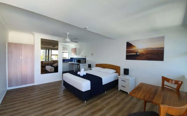 Montego Mermaid Beach Motel