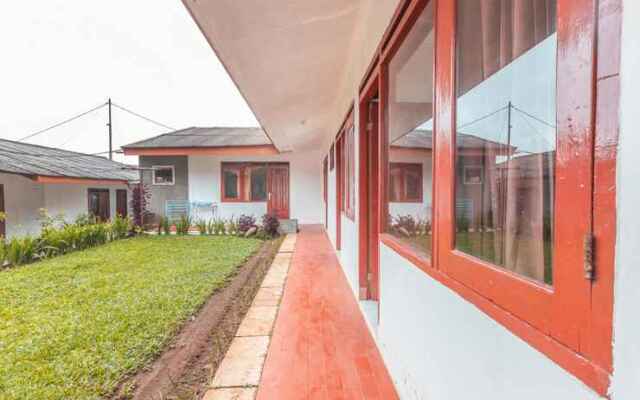 Oyo 2307 Wisma Laguna Village