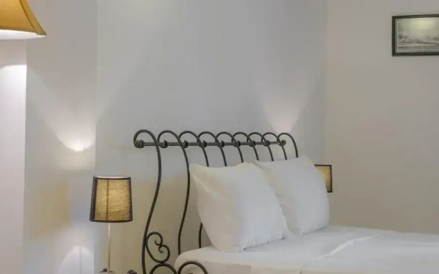 House With Private Pool and Garden 4 min to Beach