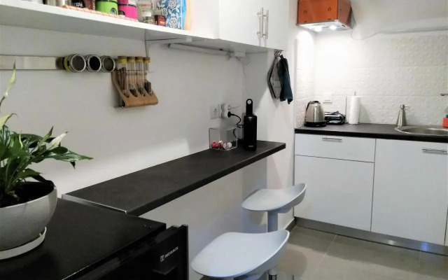 Athens Pangrati modern apt 10min to metro