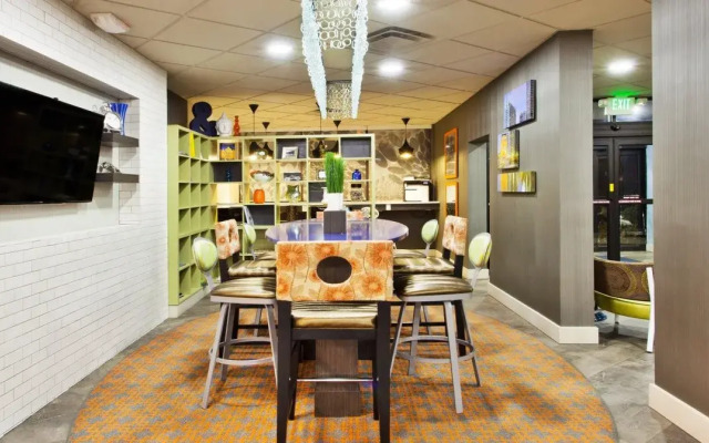 Holiday Inn Express Atlanta Galleria - Ballpark Area by IHG