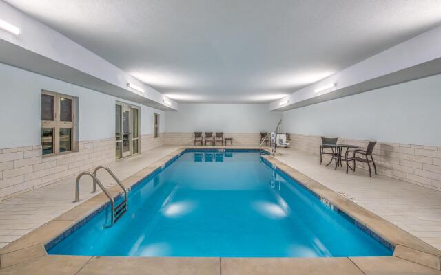 Holiday Inn Express & Suites Shawnee-Kansas City West by IHG