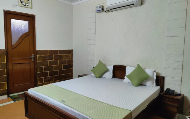 Harish Guest House -Railway Station Road