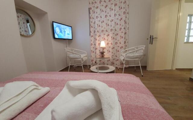Rustic House Diklo 20m from the sea