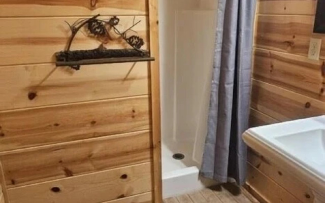 Arabella Cozy Nest With Hot Tub and Fire Pit in the Backyard by Redawning