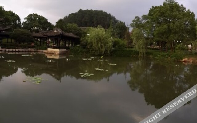 Fenghua Huangfu Hostel