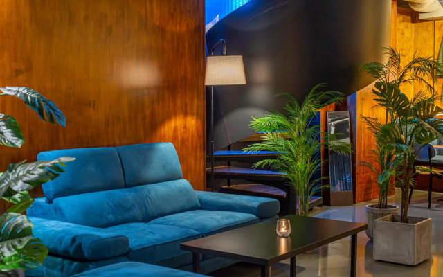 glue Hotel