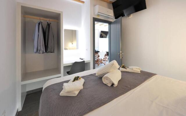 Droufakos home - Lux seafront apt