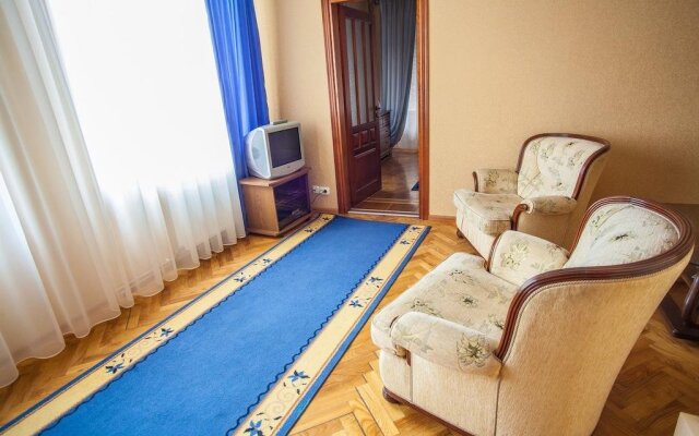 Hotel Complex Uhnovych
