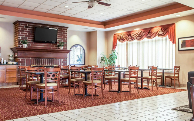 Quality Suites Milwaukee Airport