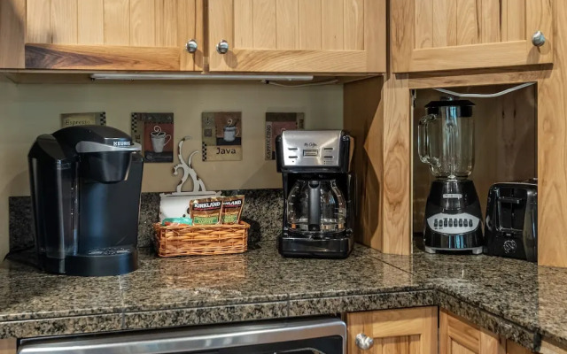 West Haus Escape 3 Bedroom Home by NW Comfy Cabins by RedAwning