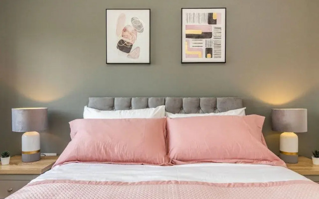 Blackstone Walk - Fabulous Houses with Parking