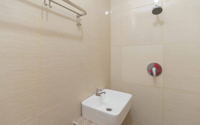 RedDoorz Plus near Eka Hospital BSD 5