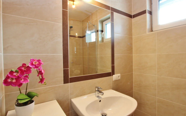 Spacious Villa With Garden in Hinterthiersee