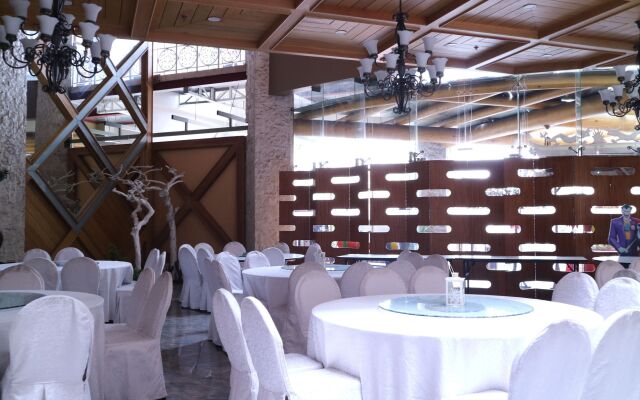Paragon Hotel and Suites