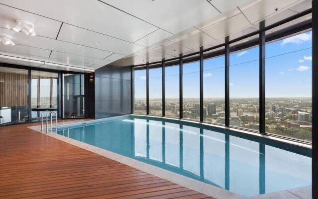 2BR Luxury Skytower CBD Pool Gym Netflix