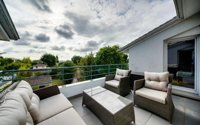 Nice apartment Mérignac with terrace and parking