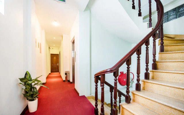 OYO 518 Chariot Hotel