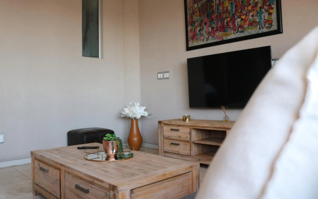 Stunning Studio apt with stunning Joburg views