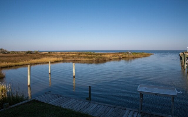 Spartina 3 Bedroom Cottage by RedAwning