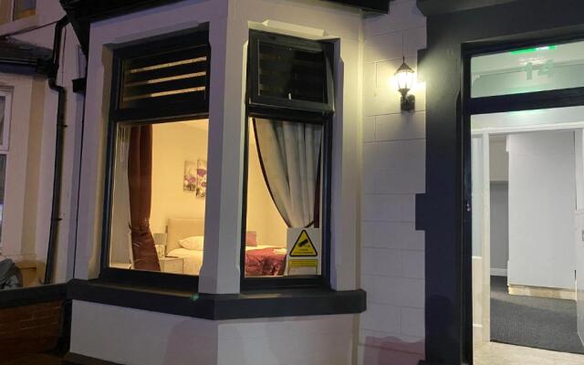 Edward Place Luxury Hot Tub Apartments